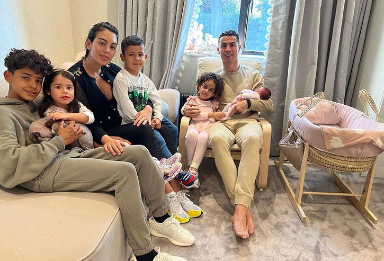 Cristiano Ronaldos girlfriend reveals baby daughter’s name, shares pic