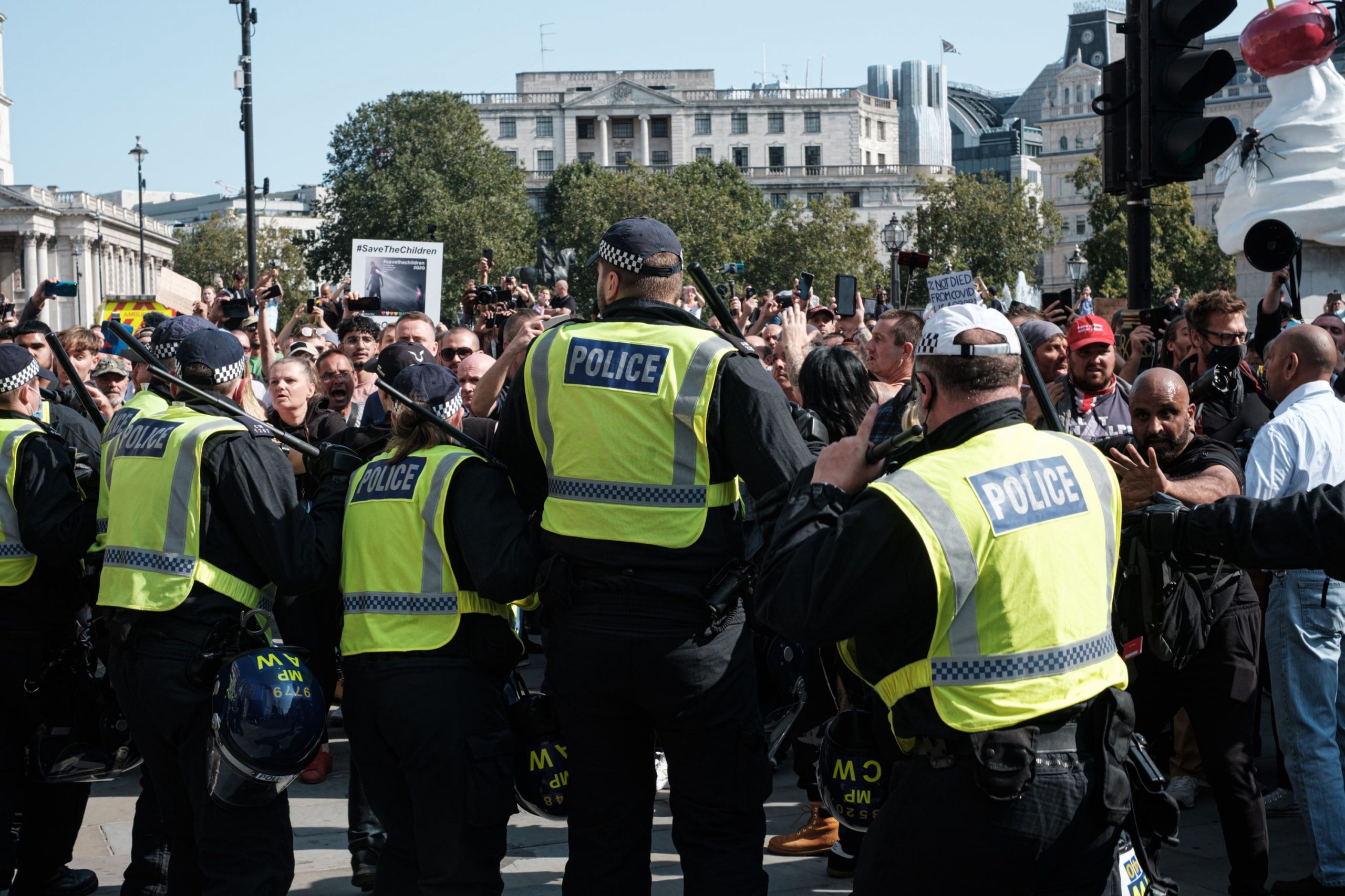33 arrested by police in UK after anti-lockdown protests