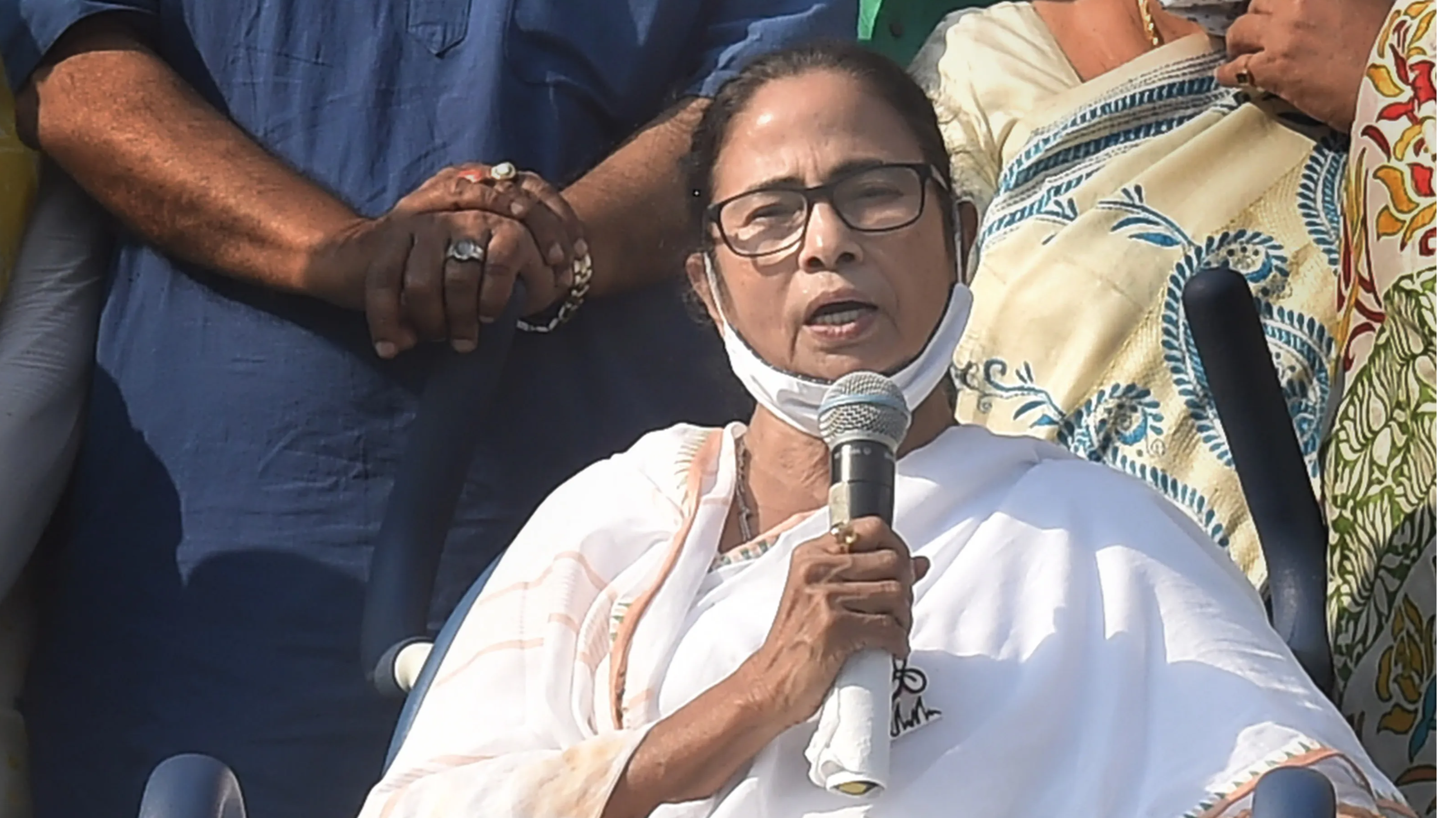 Mamata Banerjee promises ‘government at your doorstep’ in poll manifesto
