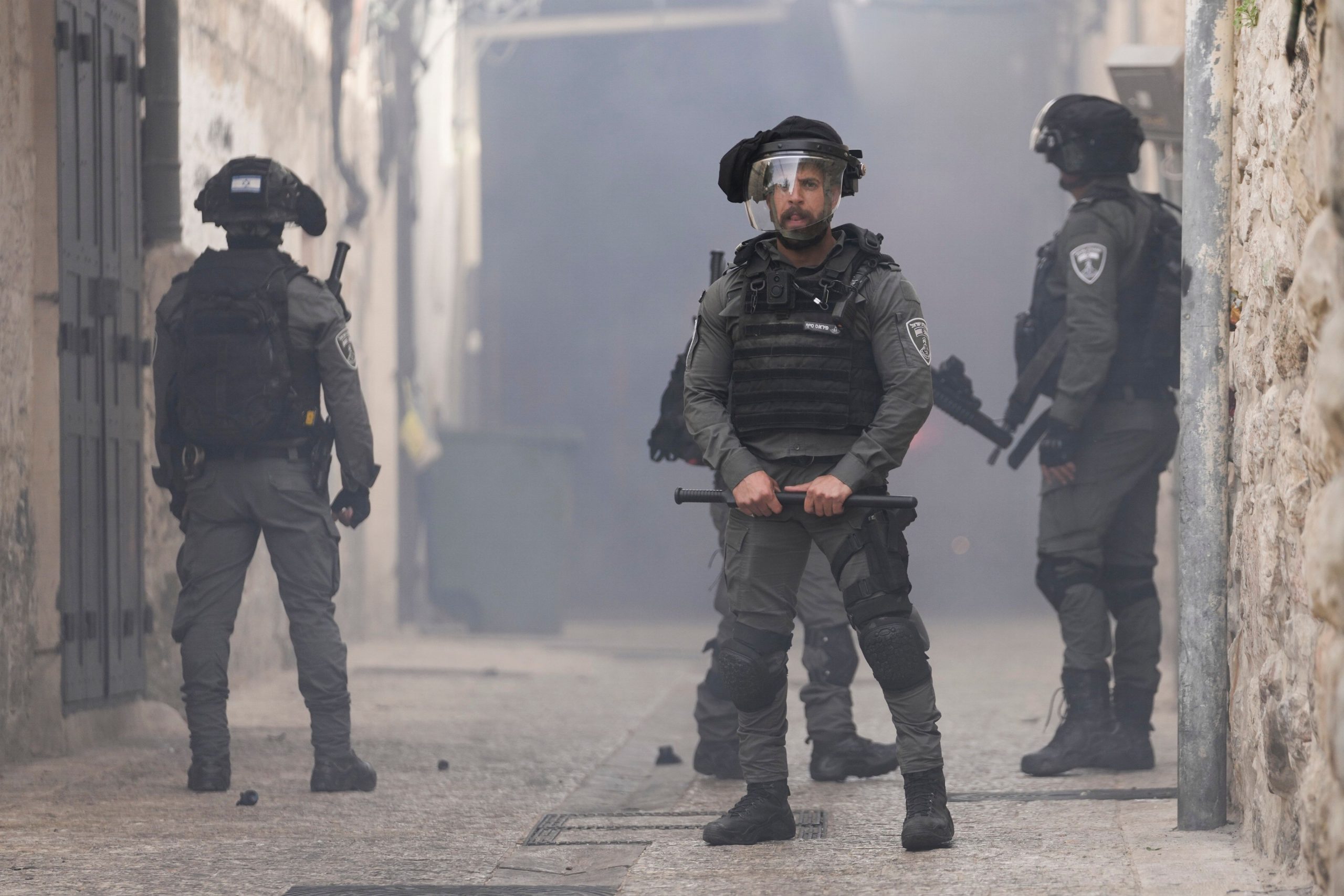 Palestinian assailants shoot Israeli guard dead in West Bank