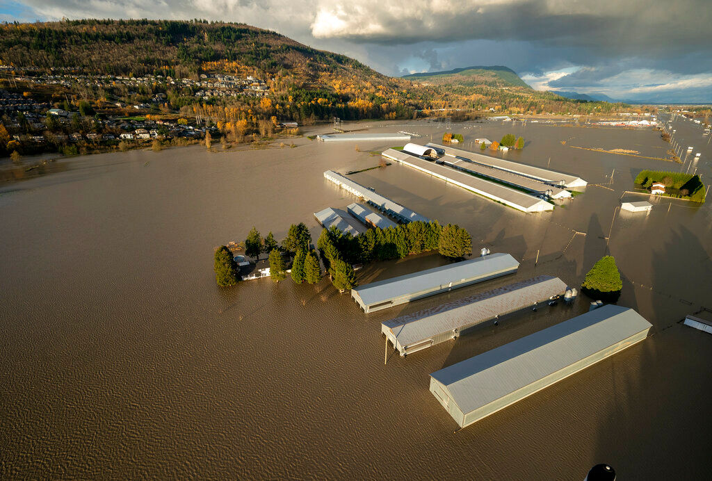 British Columbia floods: Canada deploys military reinforcement for help
