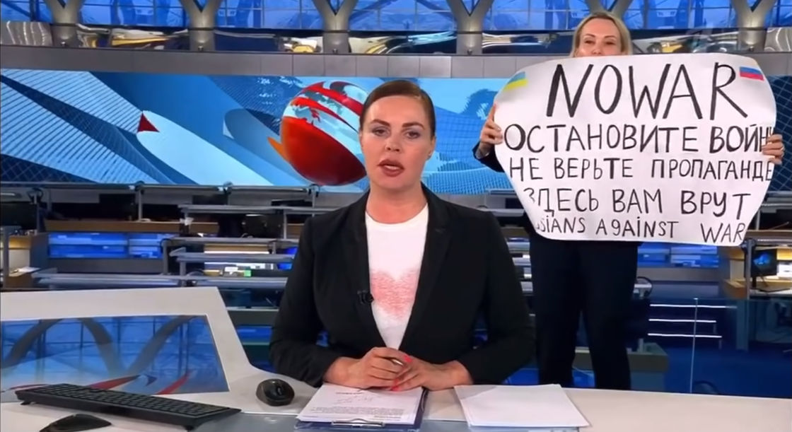 ‘They’re lying to you’: Russian TV news editor gatecrashes live broadcast
