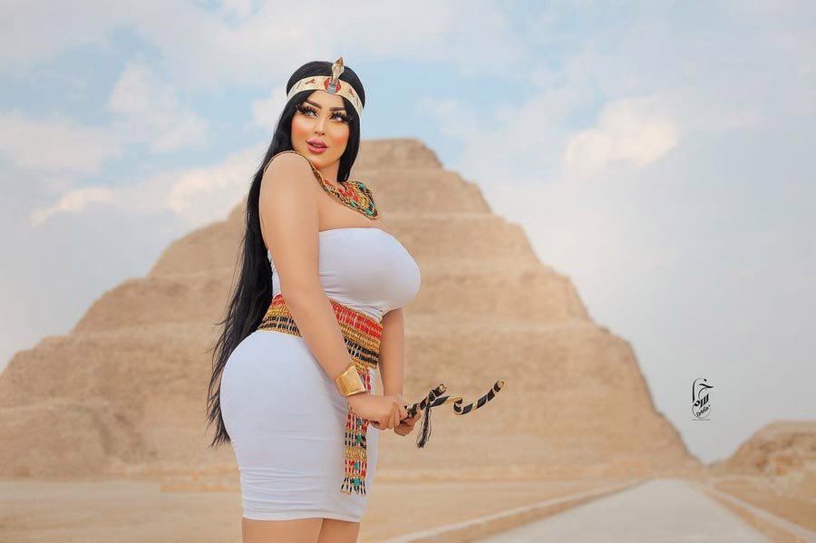 Mugshot or pyramid shot: Egyptian model held for bold pyramid photoshoot
