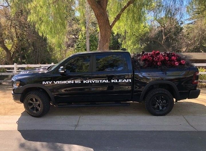 Kanye West sends truck full of roses to Kim Kardashian, leaks private texts