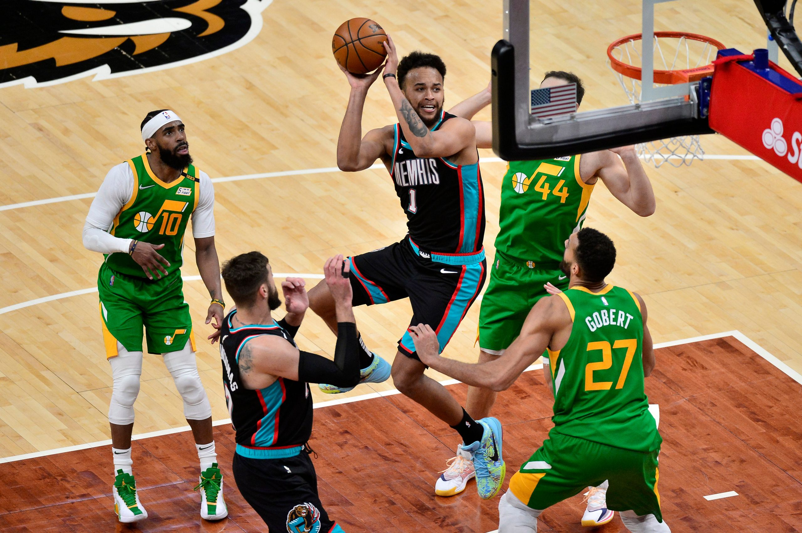 NBA: Jonas Valanciunas powers Memphis Grizzlies past Spurs in play-in contest