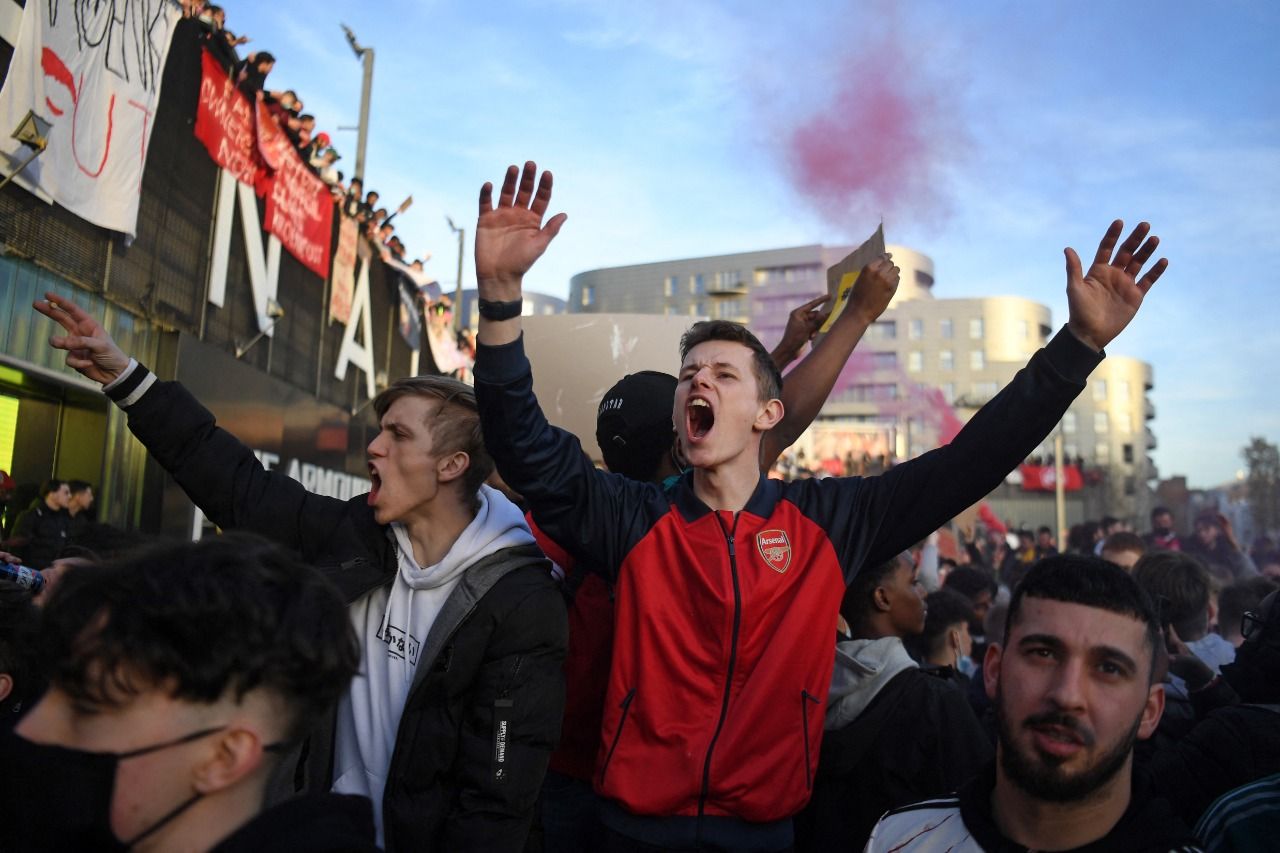 Kroenke out: Arsenal fans swarm Emirates in protest against owner after ESL fallout