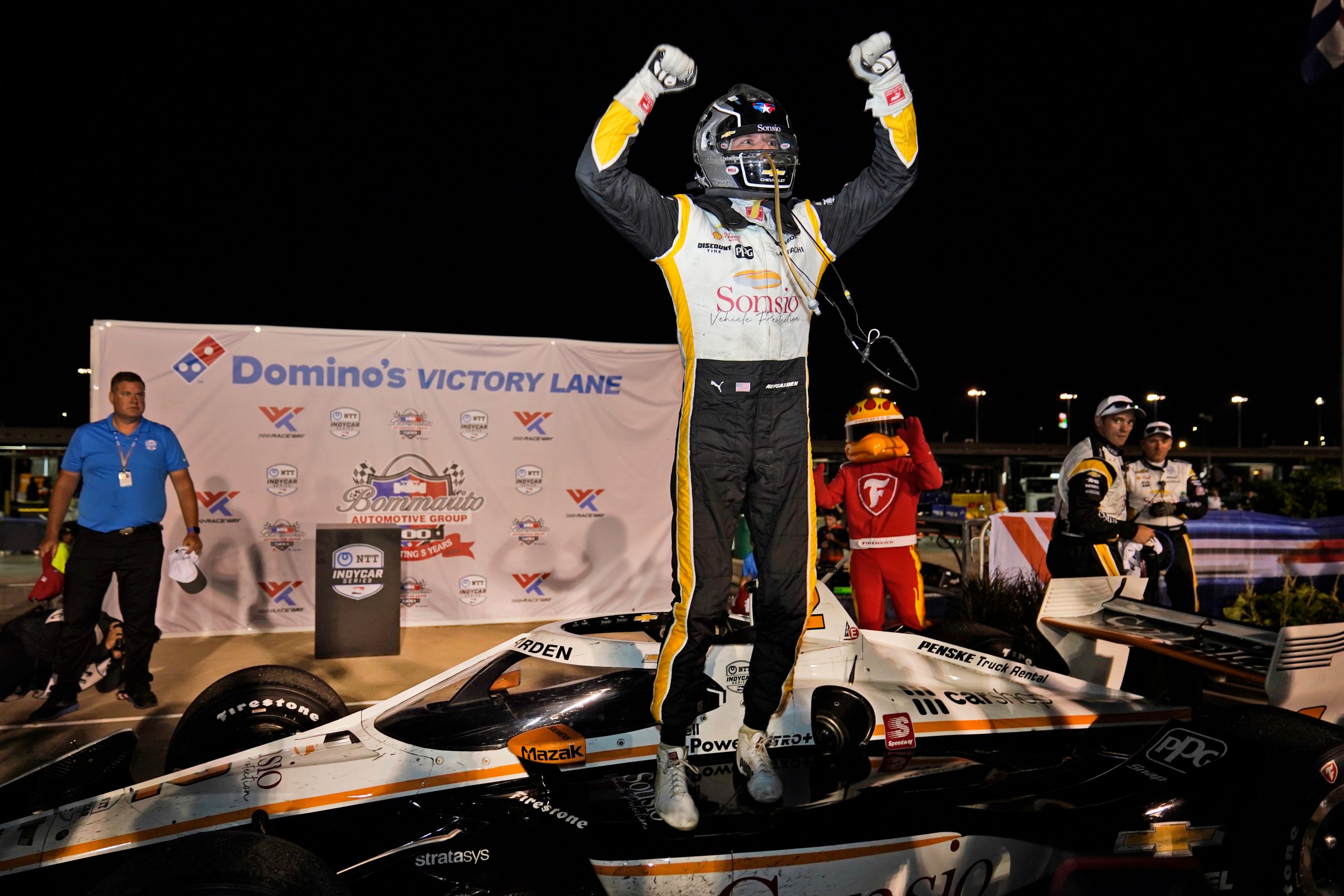 Josef Newgarden wins IndyCar title at Gateway amid a series of crashes