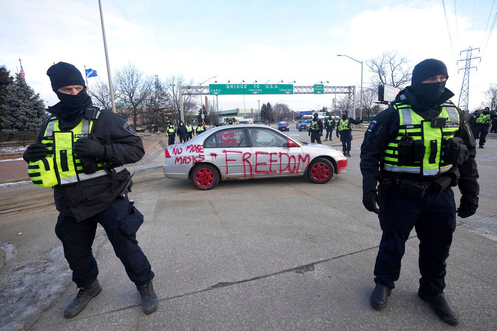 US-Canada border bridge blockade clearing peacefully; police have moved in