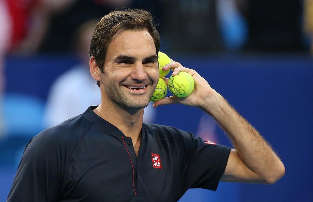 Roger Federer fails to understand a question, crowd breaks into laughter