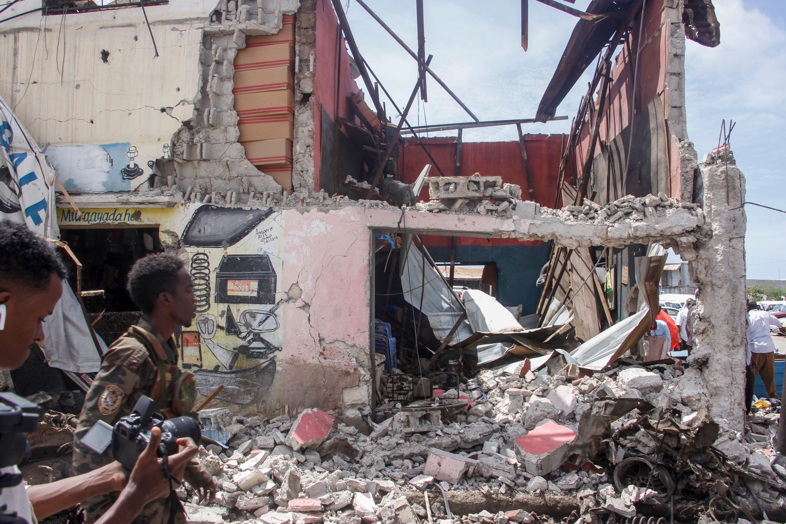 Somali forces regain control of hotel where Al-Shabaab millitants killed 21