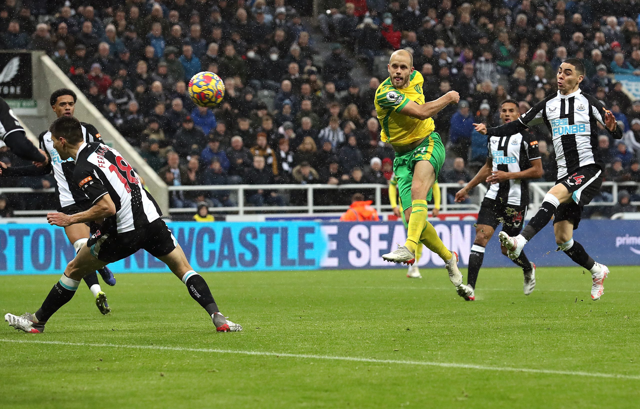 EPL: 10-man Newcastle hold on for a draw against Norwich