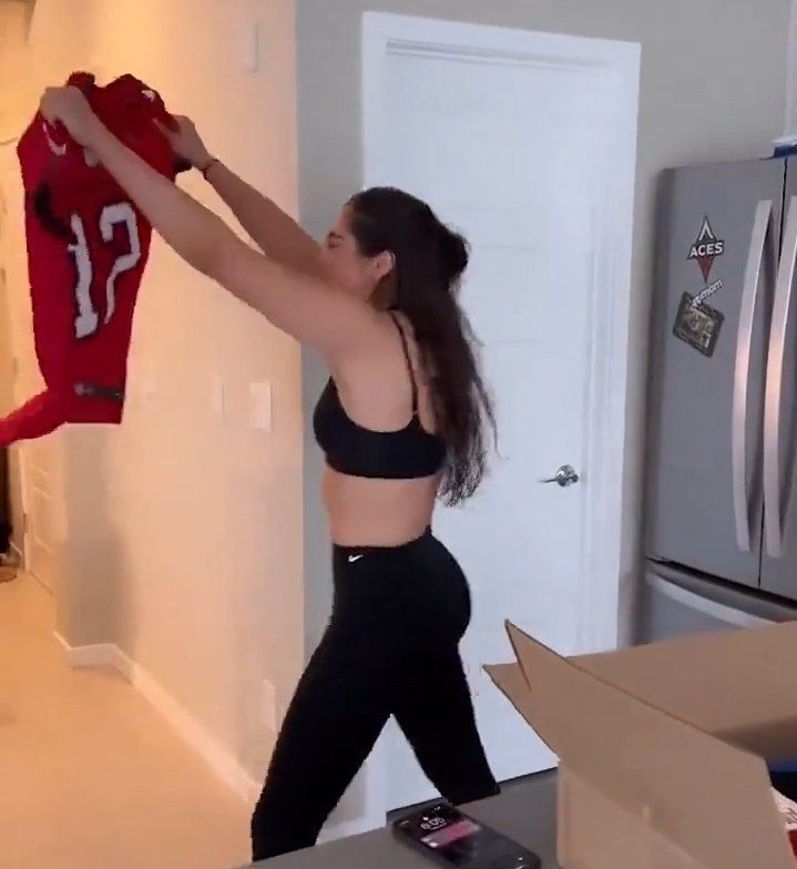 NFL GOAT Tom Brady gifts jersey to WNBA’s Kelsey Plum with a message: Watch