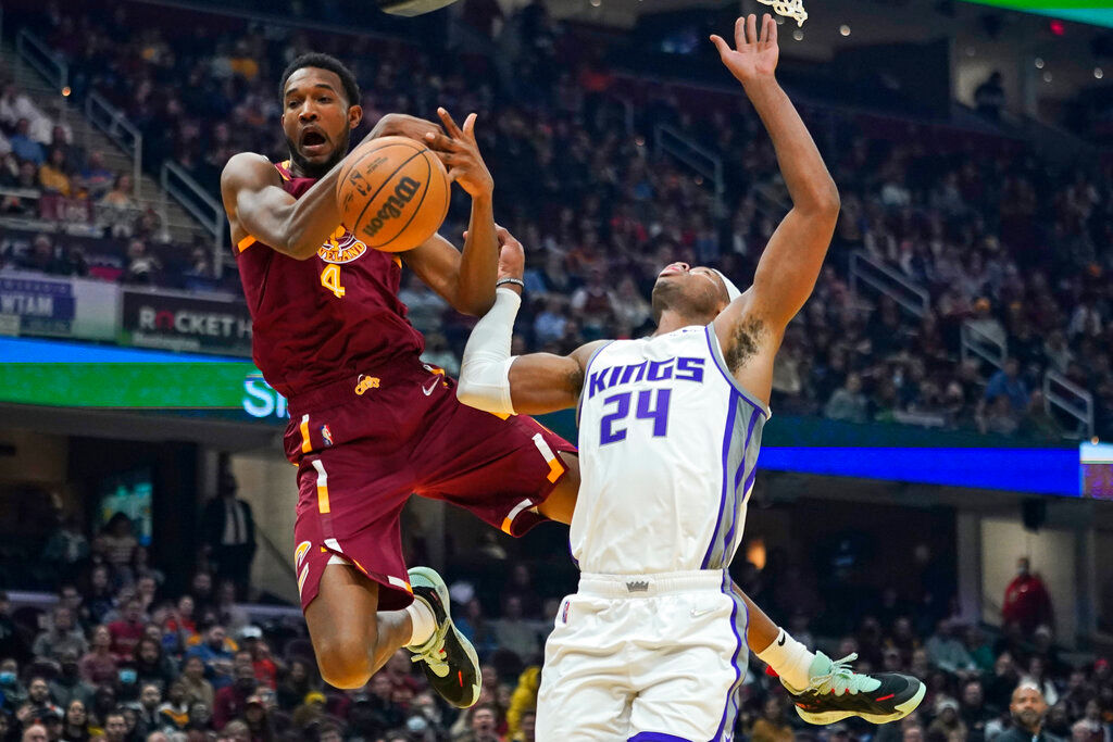 NBA: Cleveland Cavaliers score 81 points in first half, beat Sacramento Kings 117-103