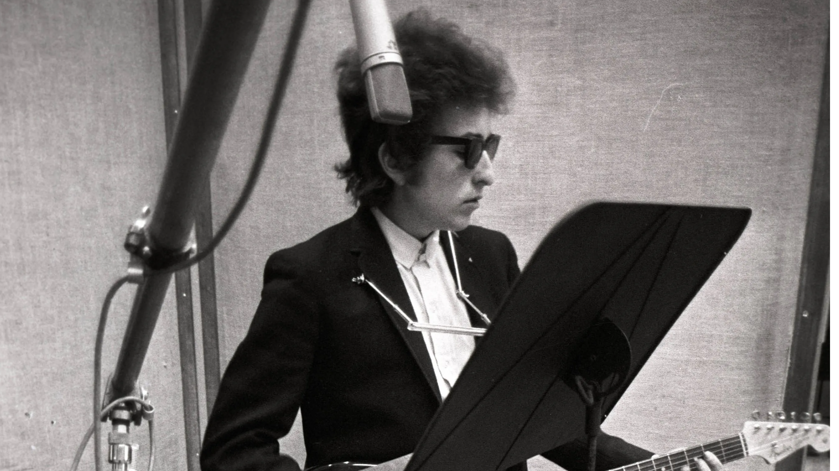 Bob Dylan memorabilia sell for nearly half a million dollars