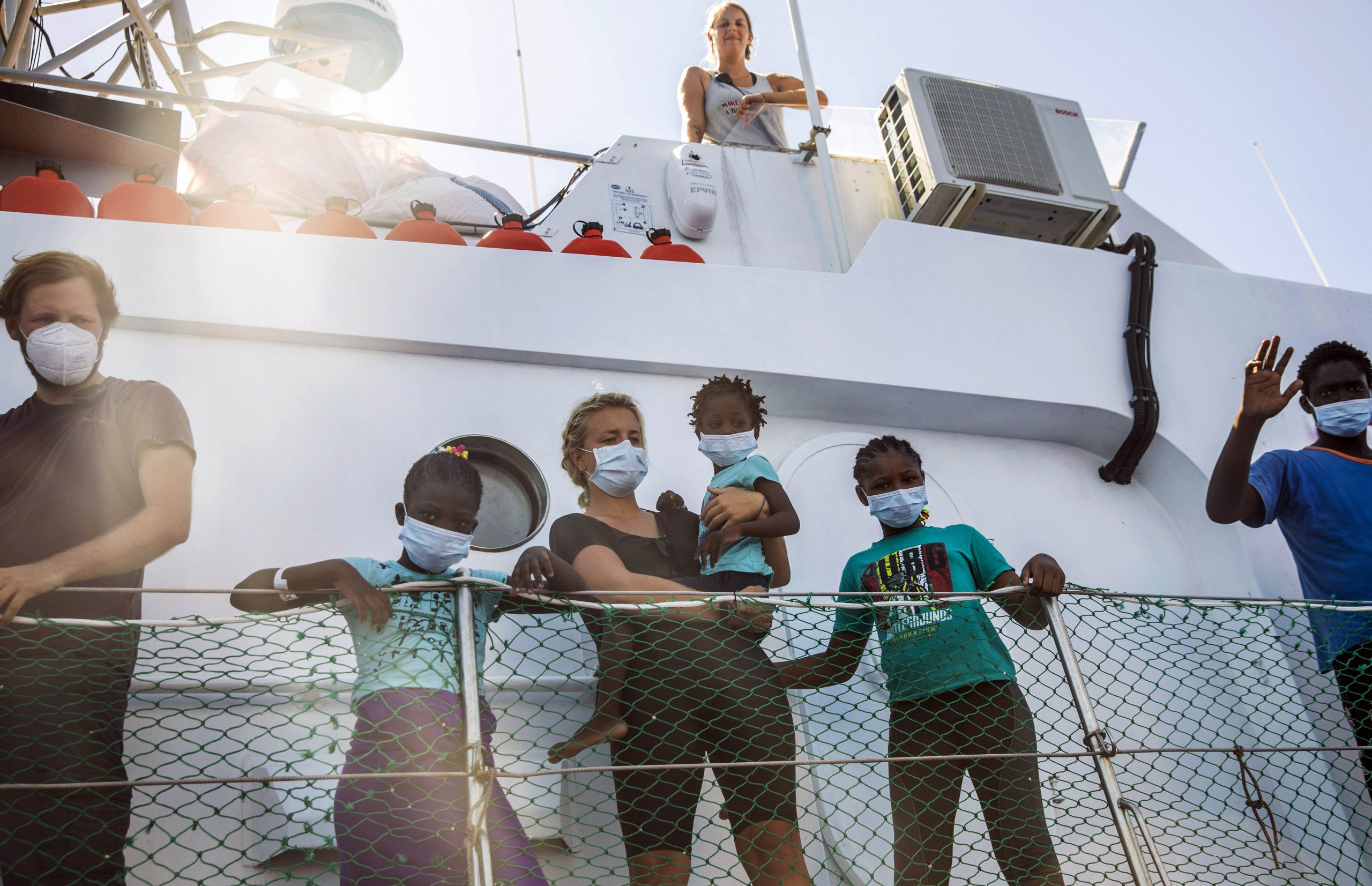 Boat carrying nearly 370 migrants reach Italy’s Lampedusa