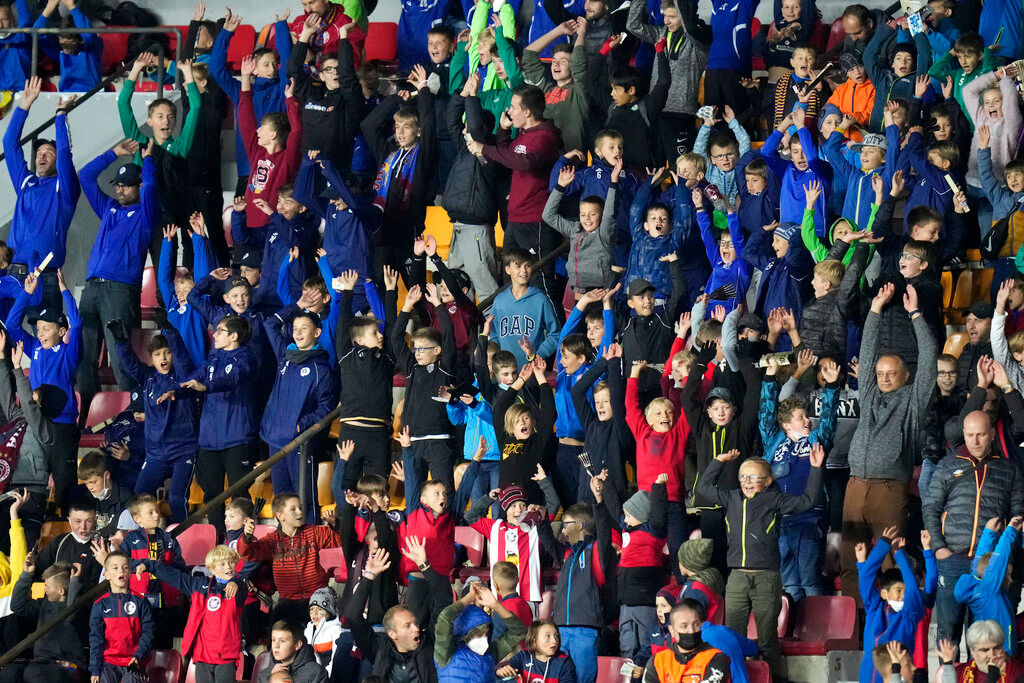 Europa League: Rangers’ Glen Kamara booed by schoolchildren at Sparta Prague clash