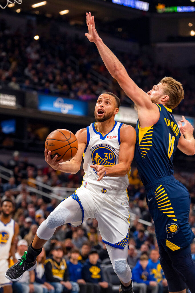 NBA: Golden State Warriors beat  Indiana Pacers; Stephen Curry one 3-pointer shy of record