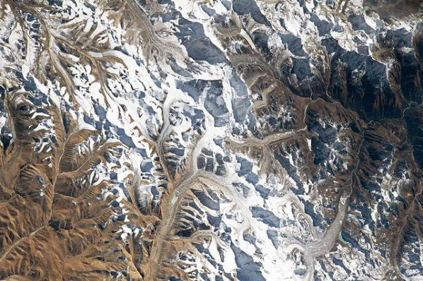 NASA’s new Mt Everest photo shares bizarre resemblance