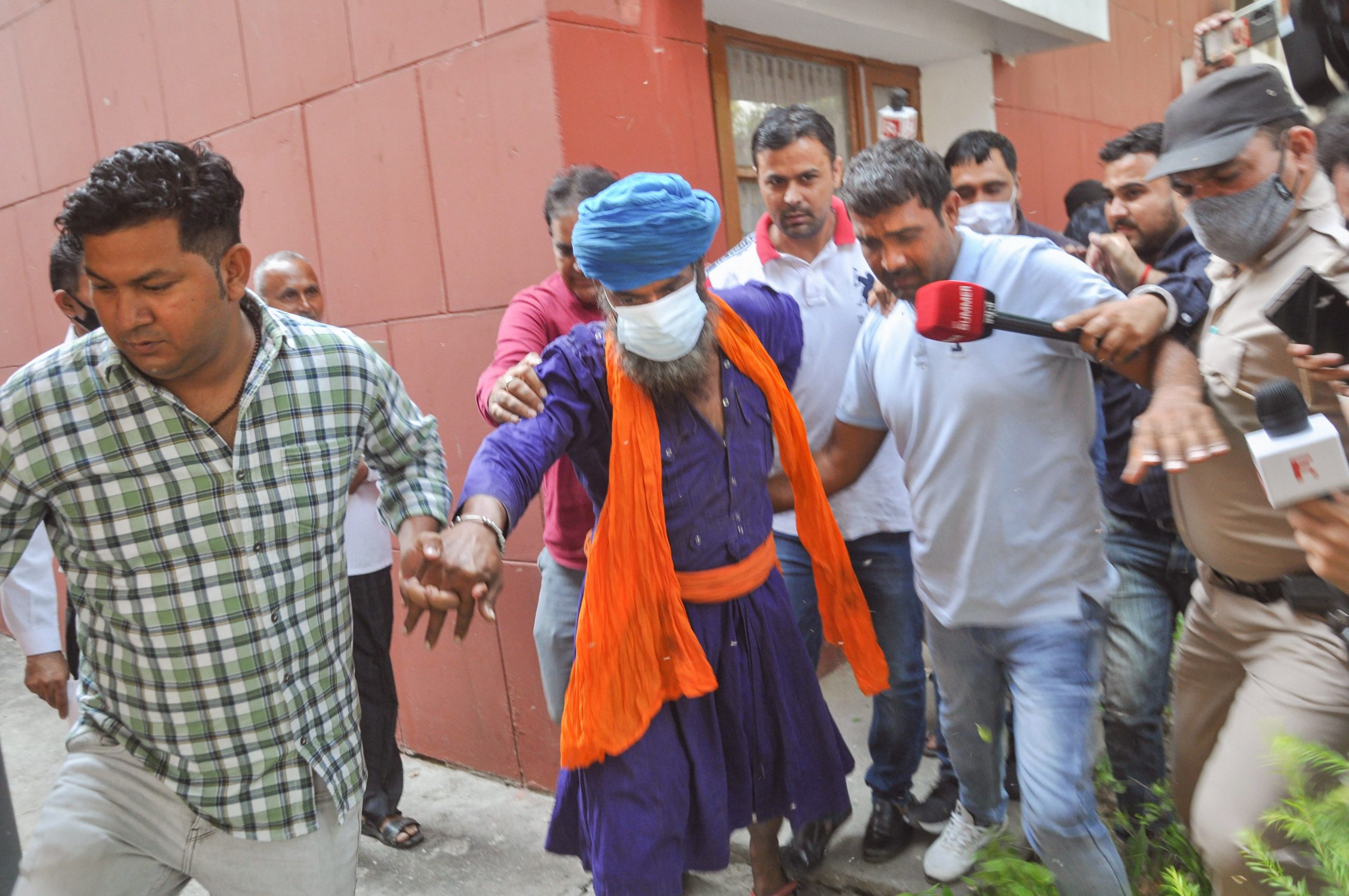 Two Nihangs surrender to police in Singhu lynching case