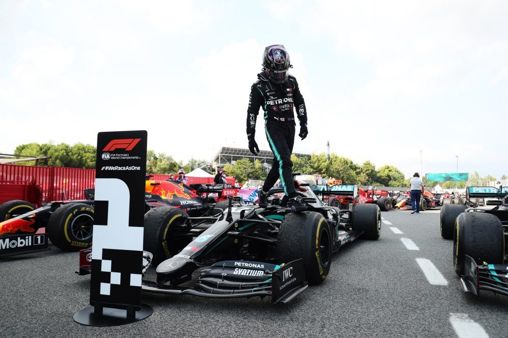 ‘In a daze’ Hamilton sweeps to record-breaking win in Spain