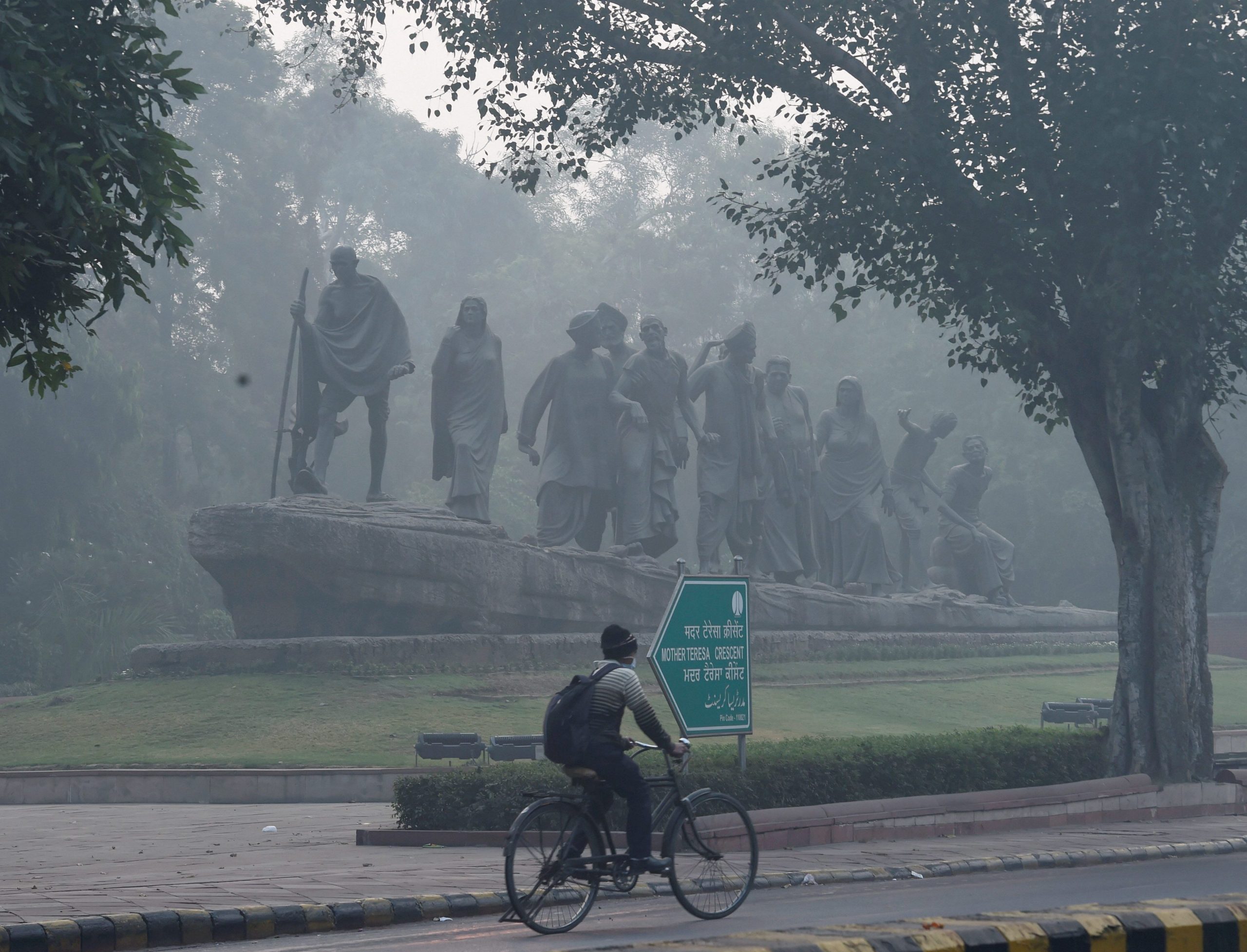 Why is Delhi facing repeated air pollution problems?