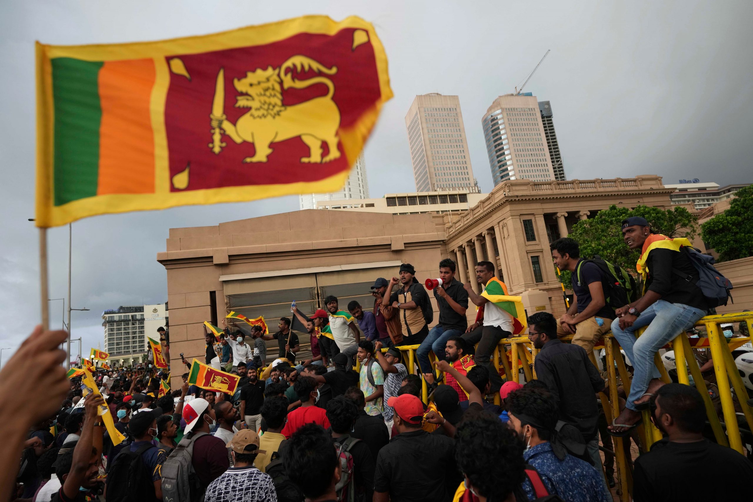 Sri Lanka central bank keeps key rates unchanged amid debt crisis