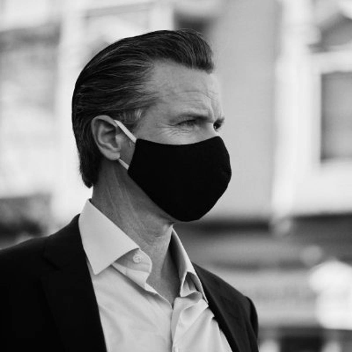 California Governor Gavin Newsom criticized again for not wearing a mask