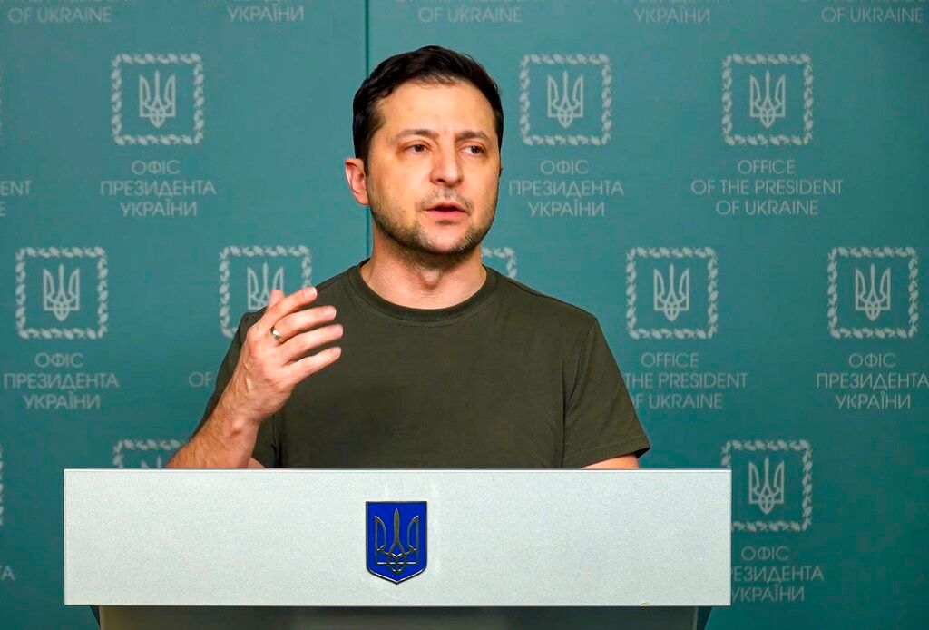 What did Zelensky ask of business leaders regarding Russia at Davos