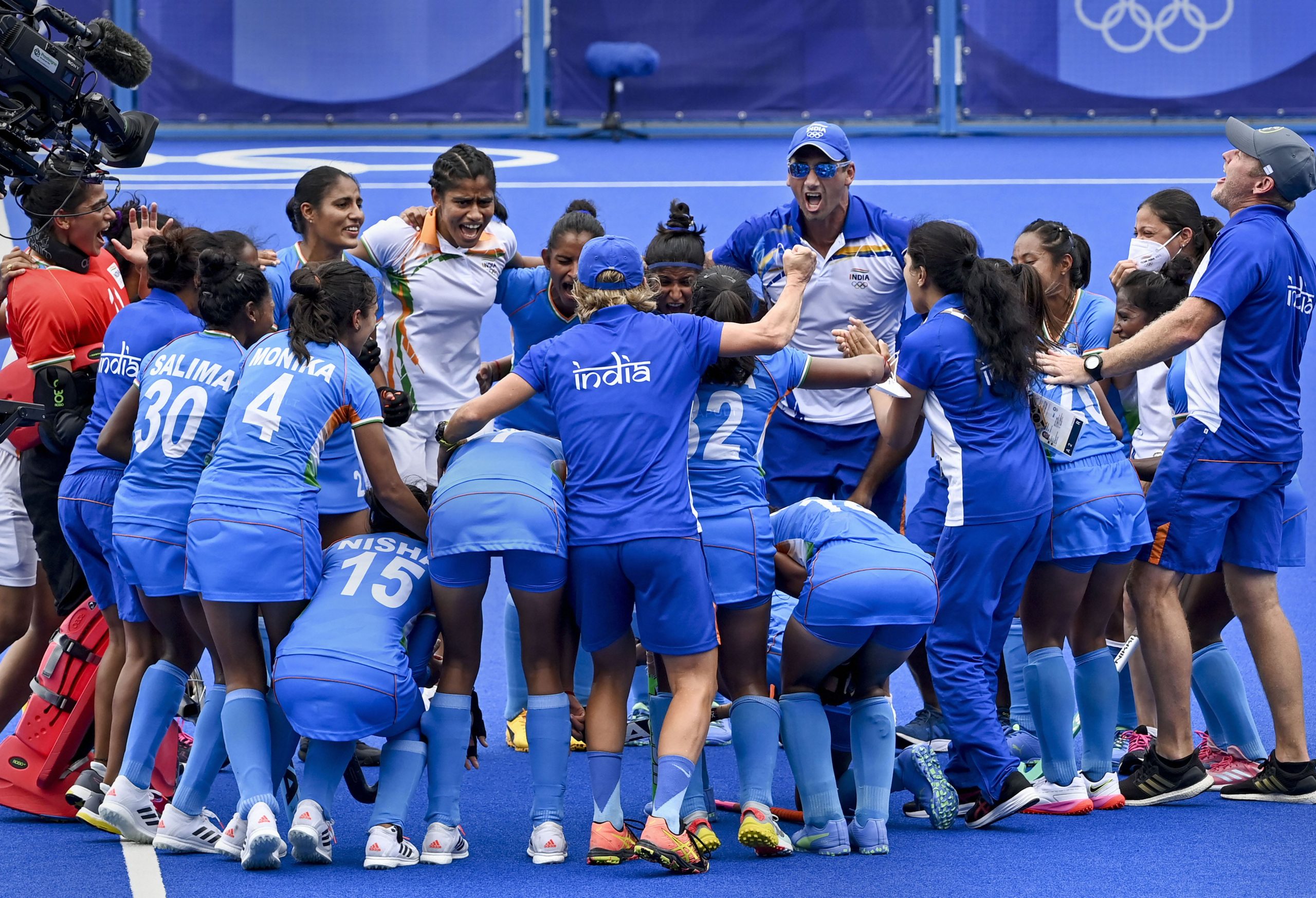 Diamantaire promises money, car if Indian women win Olympic hockey medal