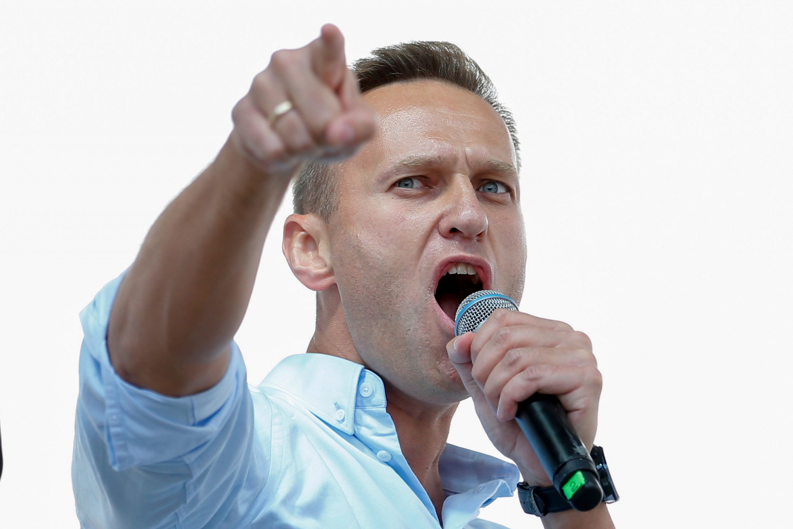 Vladimir Putin’s critic Alexei Navalny detained at Moscow airport