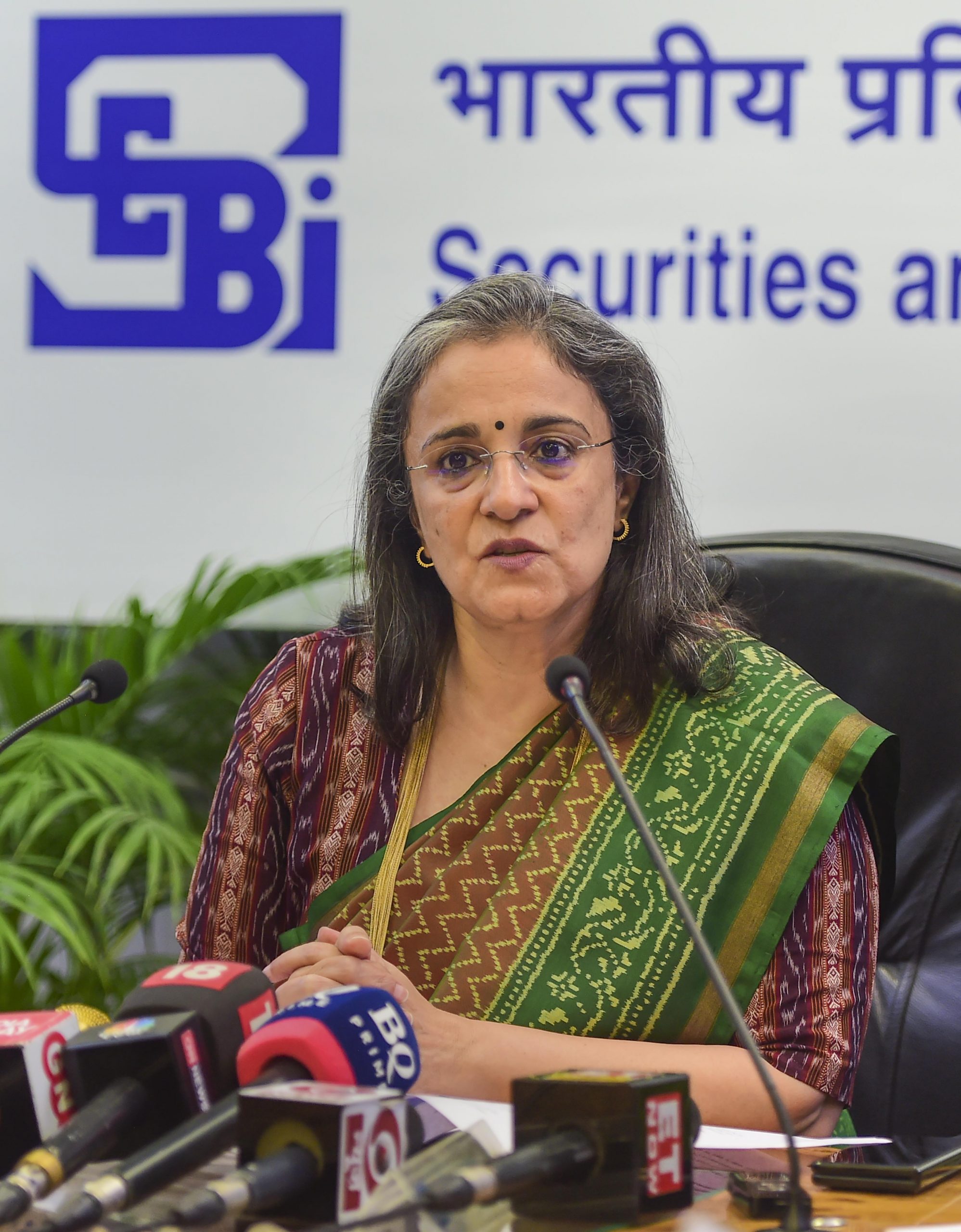 SEBI tightens IPO disclosure norms, approves dividend payout reforms