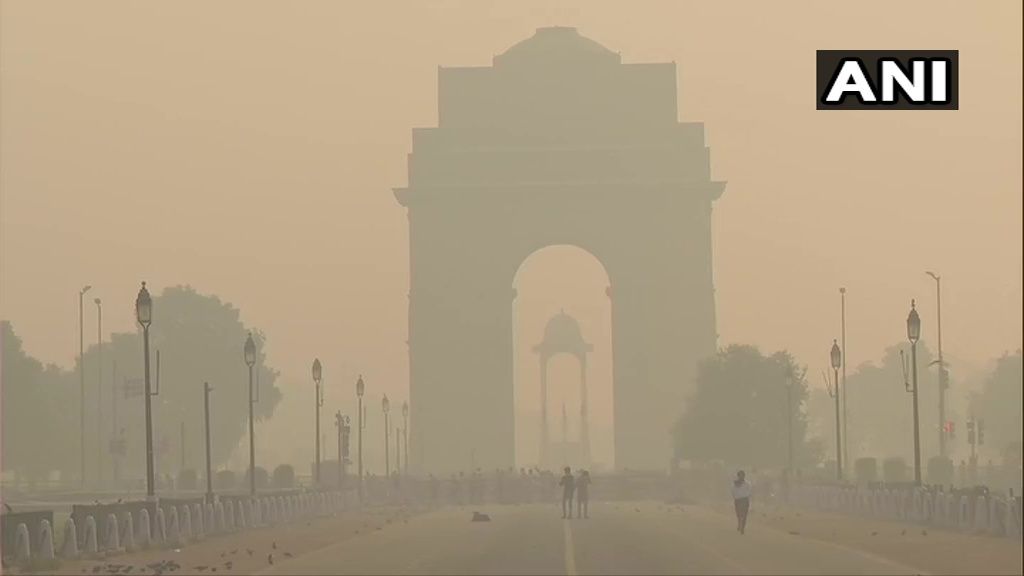 As Delhi’s air quality nears ‘severe’ category, thick smog blankets city