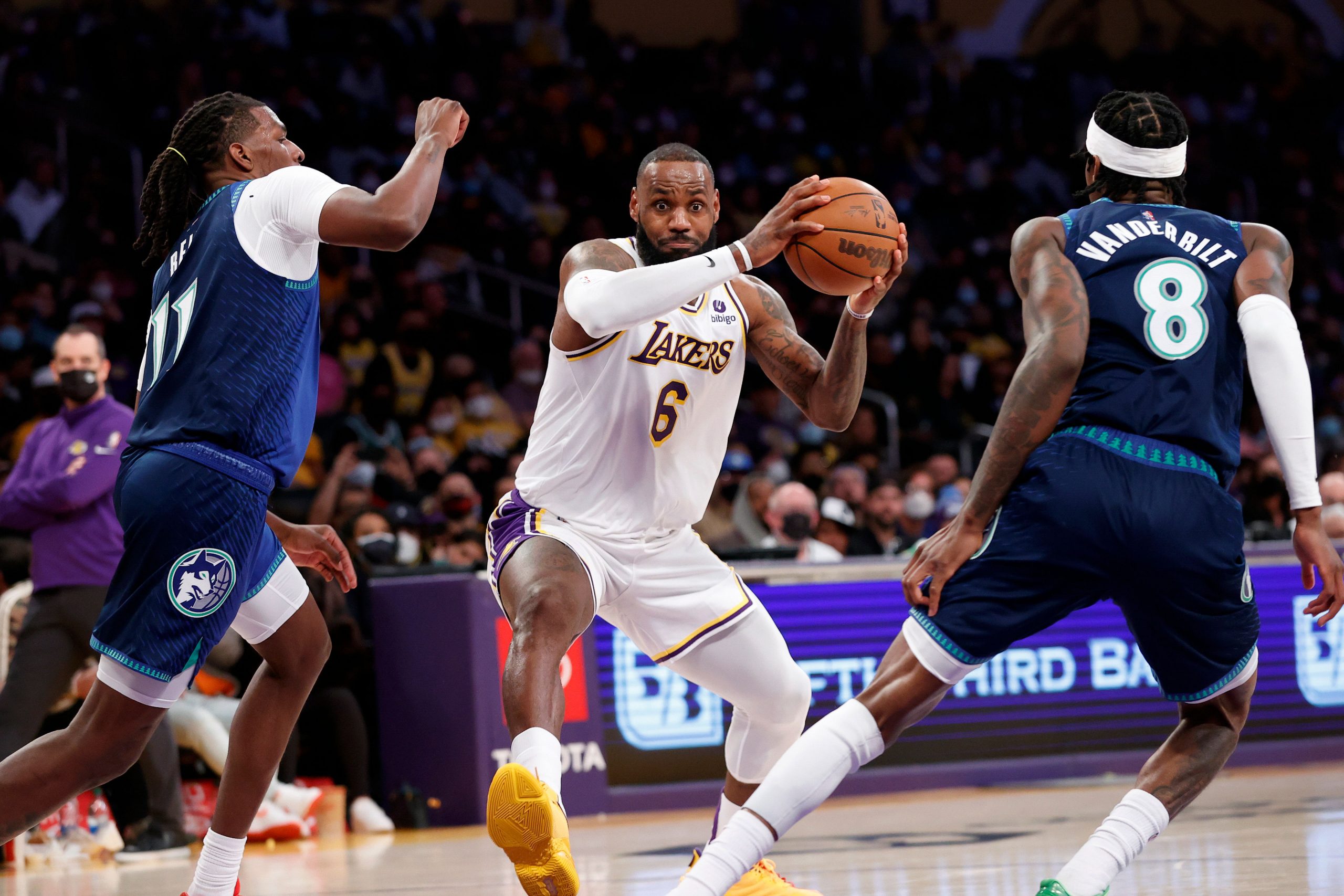 NBA: James, Monk help Lakers edge Timberwolves 108-103