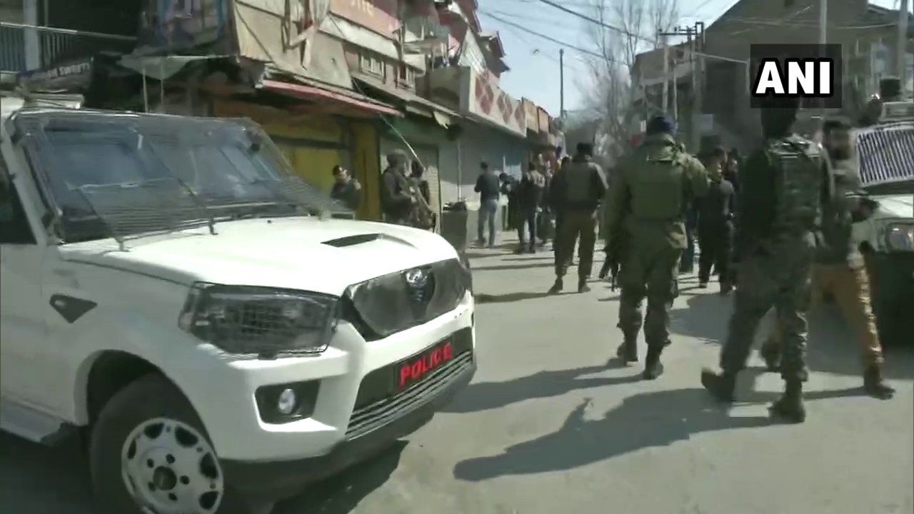 Watch| 2 policemen gunned down in Srinagar terrorist attack