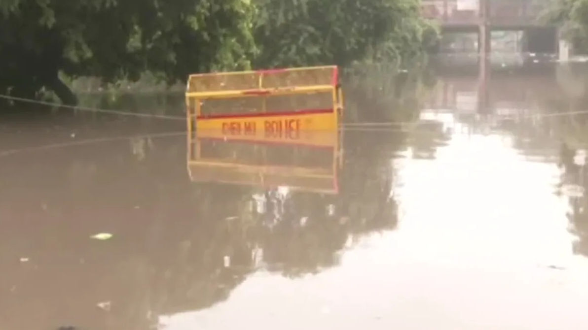 Delhi rain: Downpour leads to waterlogged streets, IMD issues orange alert