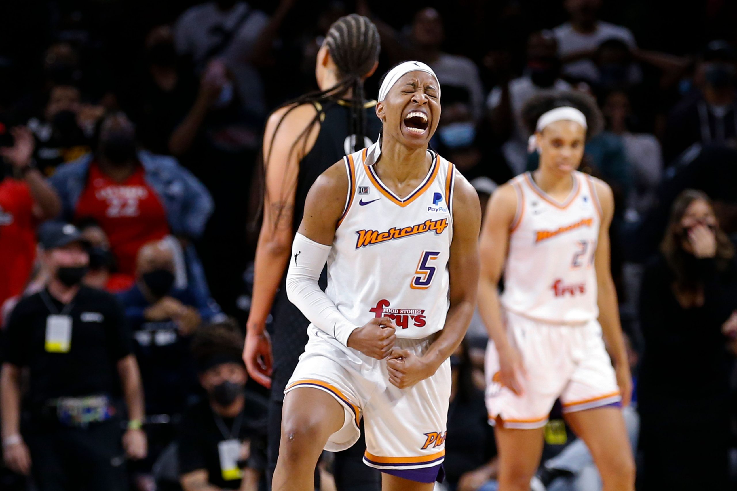 WNBA: Phoenix Mercury look to repeat 2014 final win against Chicago Sky