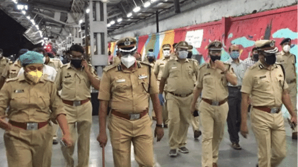 UP police join the ‘Pawri’ and Twitterati can’t keep calm