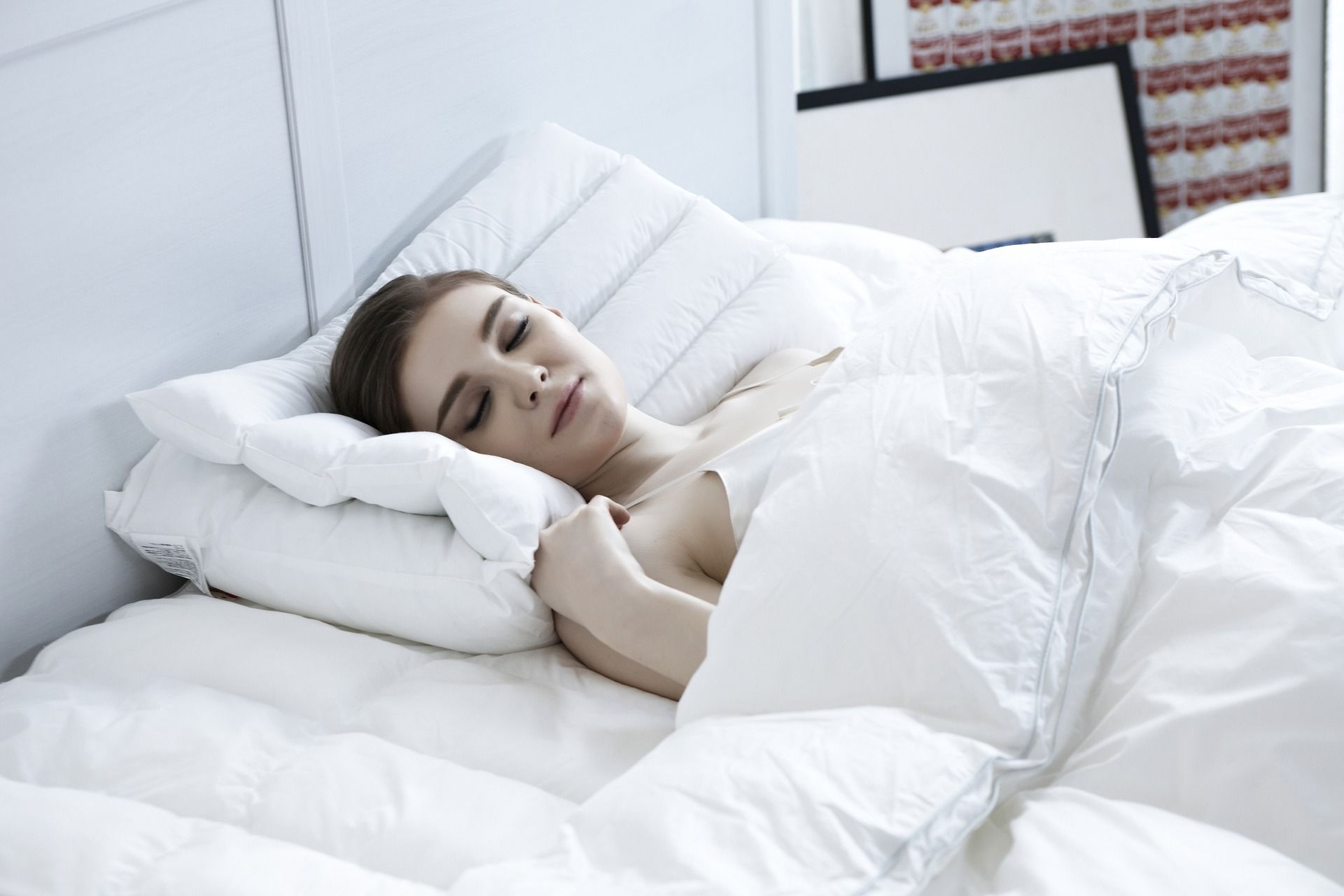 6 health benefits of sleeping on your back
