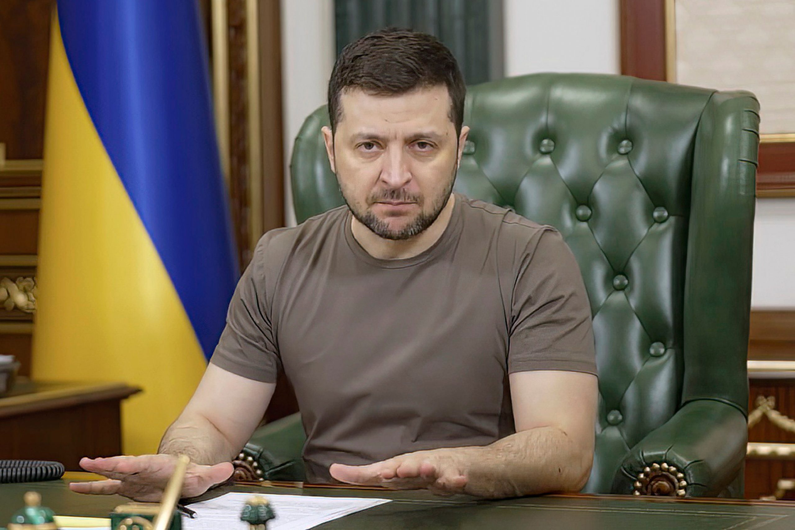 Volodymyr Zelensky gifts Congress battle flag from Ukraine’s city of Bakhmut