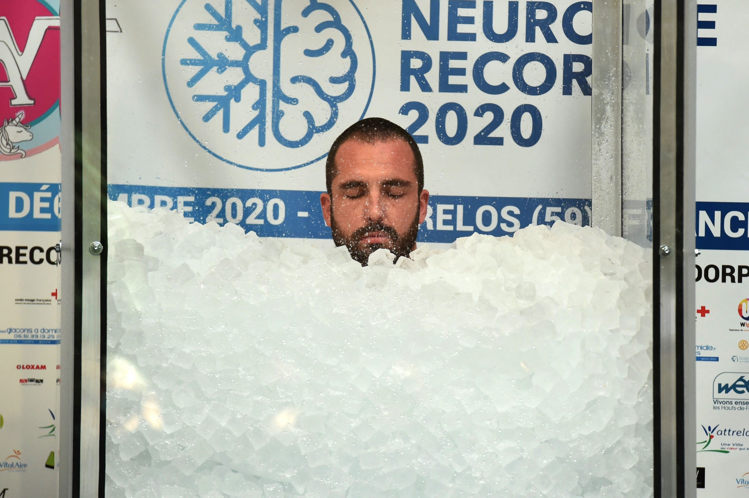 French ‘Ice man’ sets new world record in freezing glass cabin