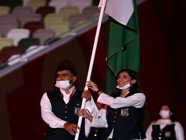 Tokyo Olympics: Pakistan flag-bearer flouts COVID norms, marches mask-free