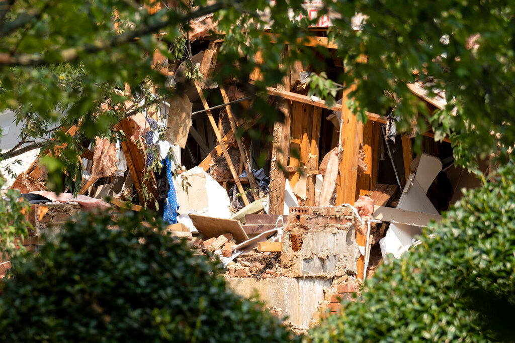 Part of Atlanta apartment collapses due to explosion, at least 1 injured