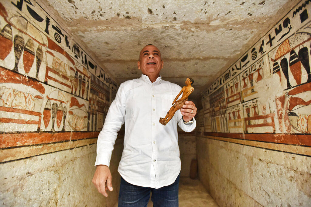 Egypt displays ancient tombs recently discovered at necropolis near Cairo