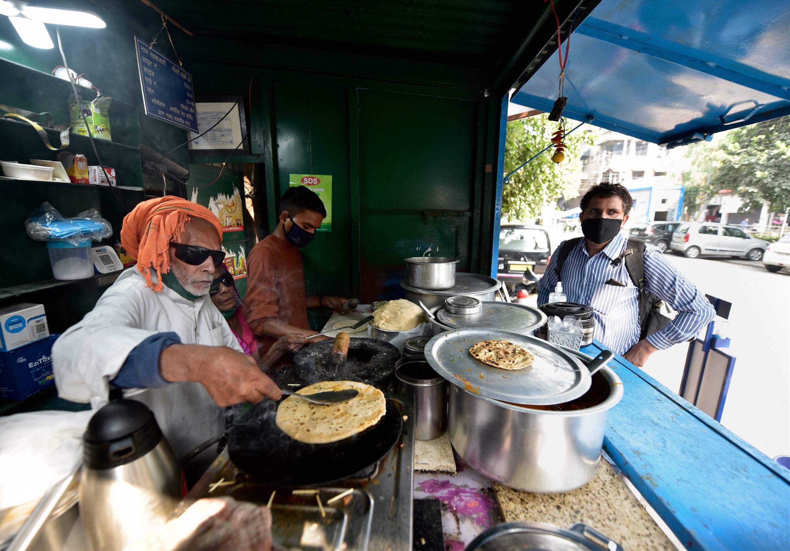 Delhi’s baba back to dhaba after restaurant fails to take off