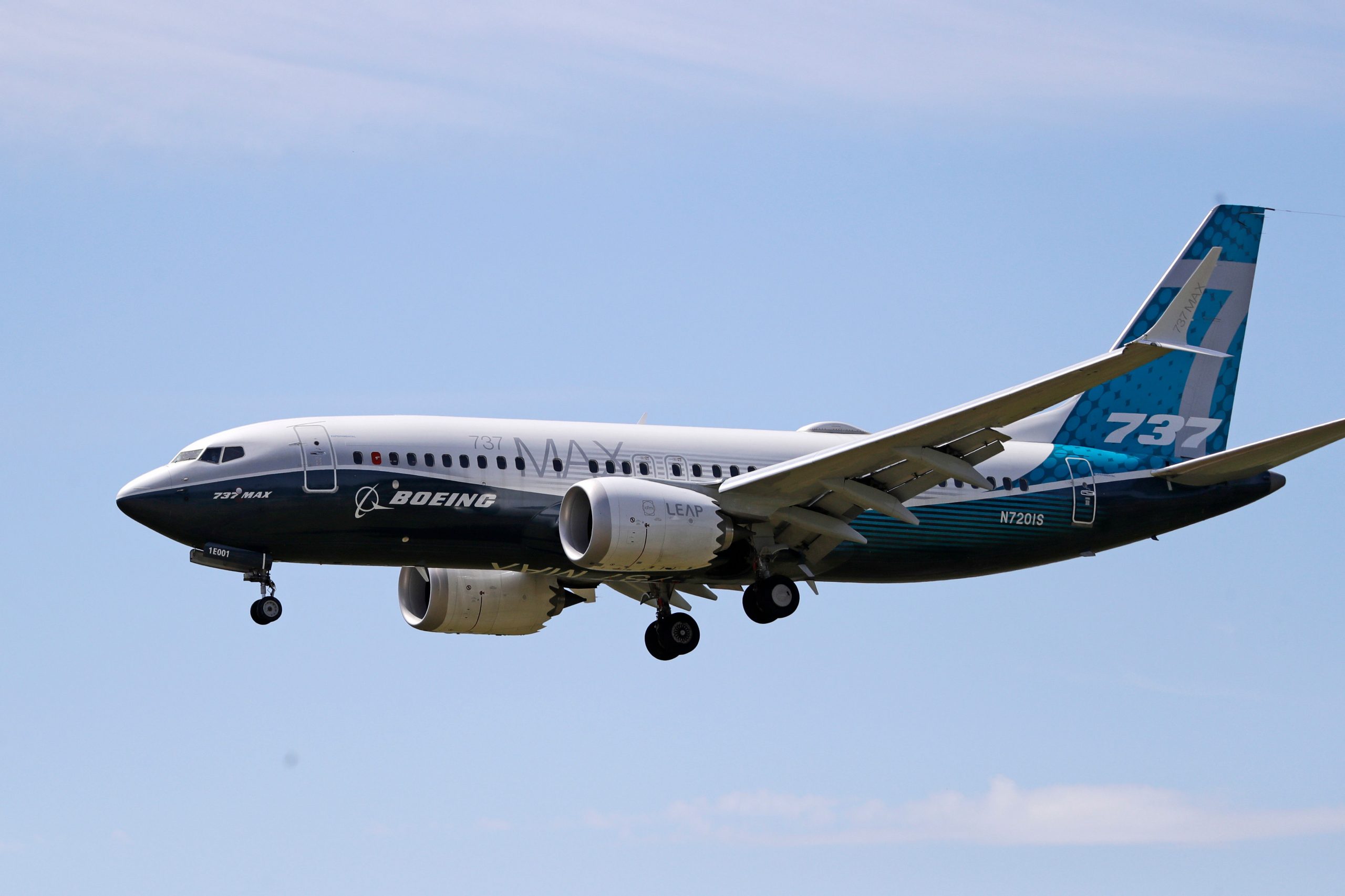 Boeing 737 cargo makes emergency landing in Honolulu, both pilots rescued