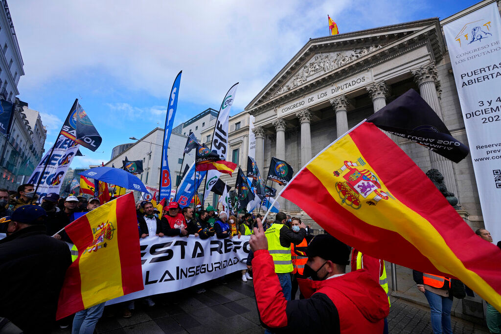 Spain’s police protest government plans to mend controversial ‘gag law’