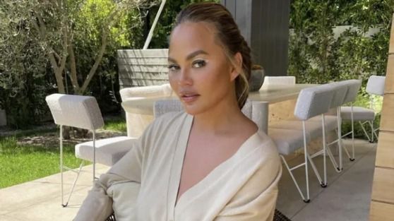 Chrissy%20Teigen%20apologises%20for%20%27mean%27%20tweets%2C%20being%20a%20%27troll%27