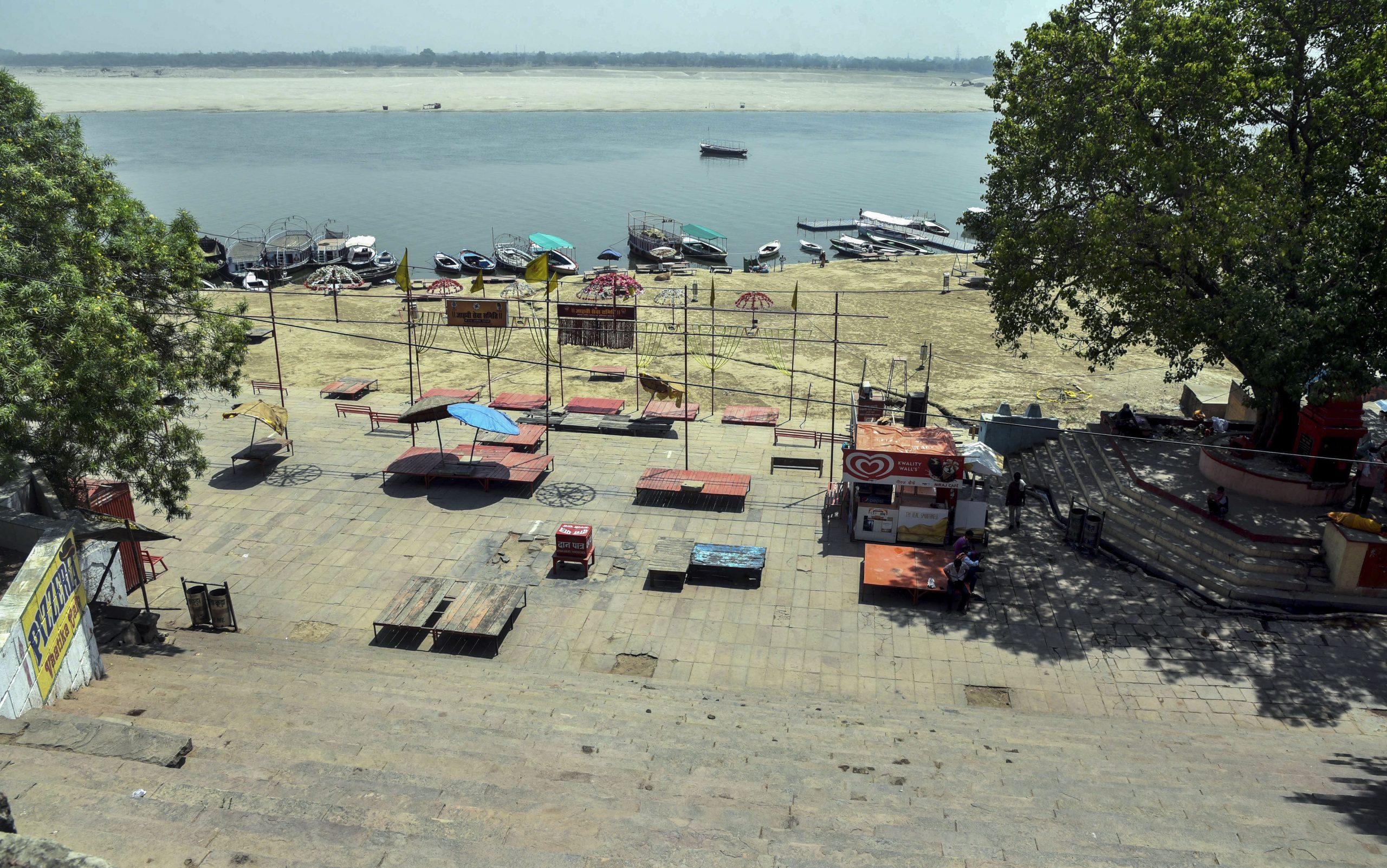 Bihar puts net across Ganga to catch bodies of suspected COVID victims