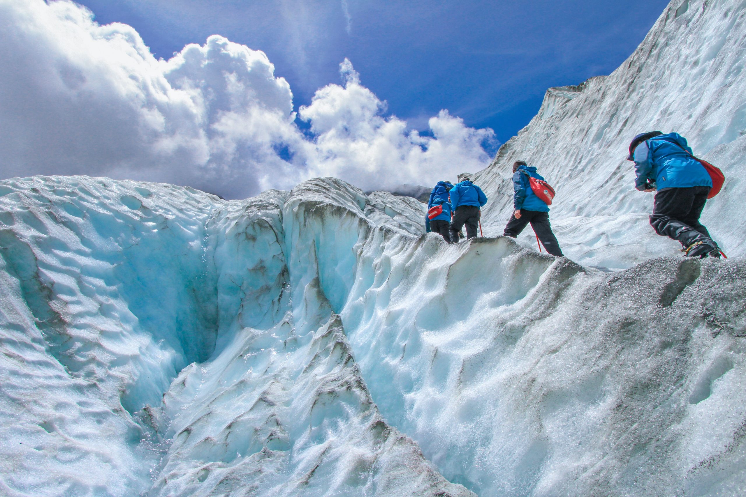 COVID-19 threatens Mount Everest climbing comeback plans