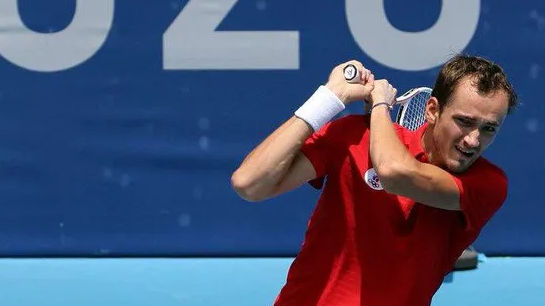 Russia’s Medvedev overcomes breathing problem to beat Italian player